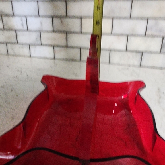 Vintage mcm acrylic lucite christmas red basket with folding handle - Picture 9 of 10